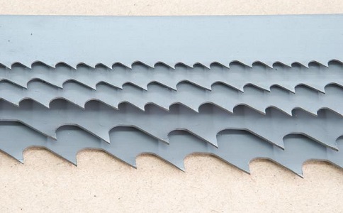 蓟州带锯床上的钢丝刷，对于带锯条的重要性